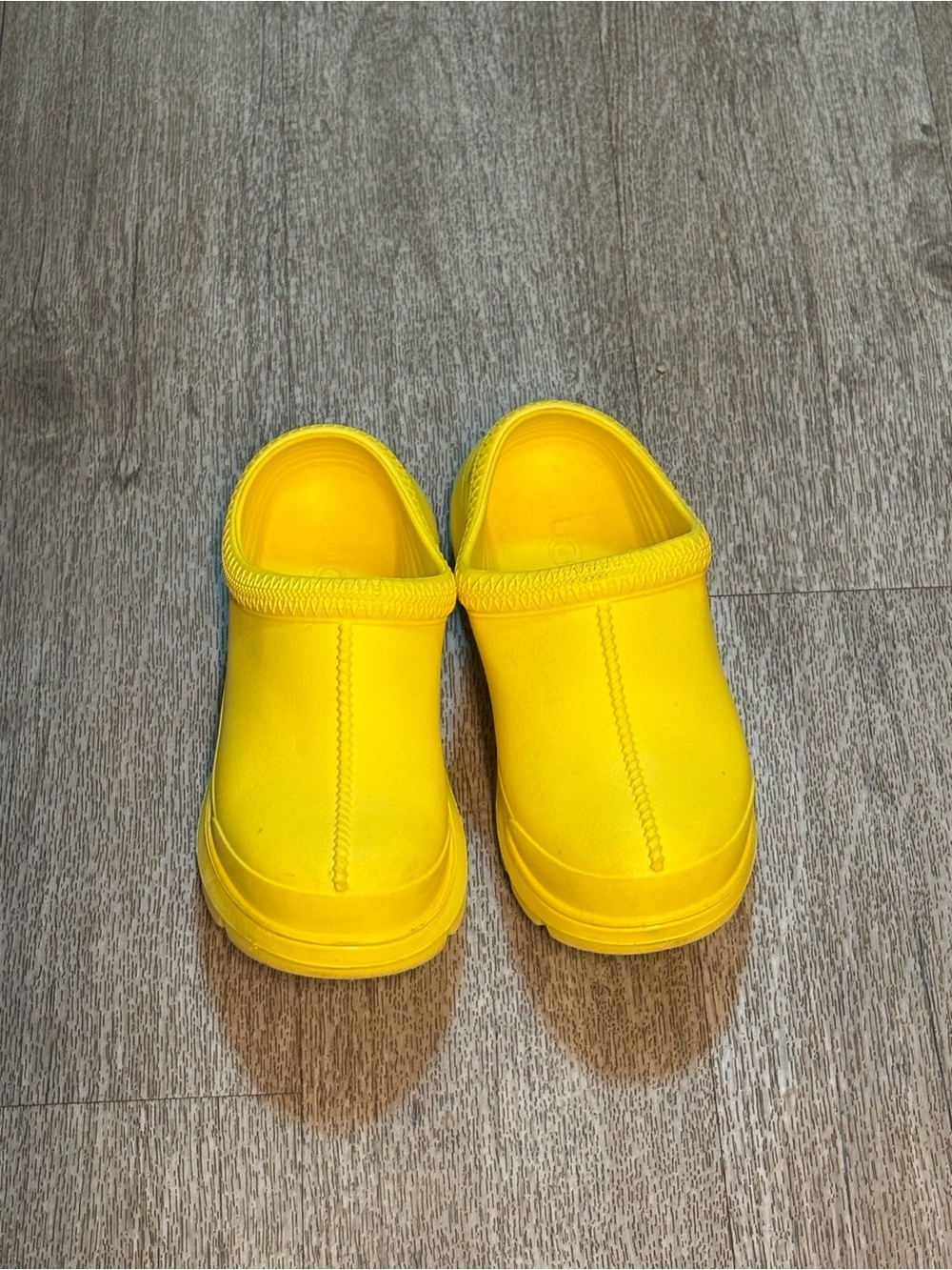 UGG TASMAN YELLOW RUBBER CLOGS SIZE 7